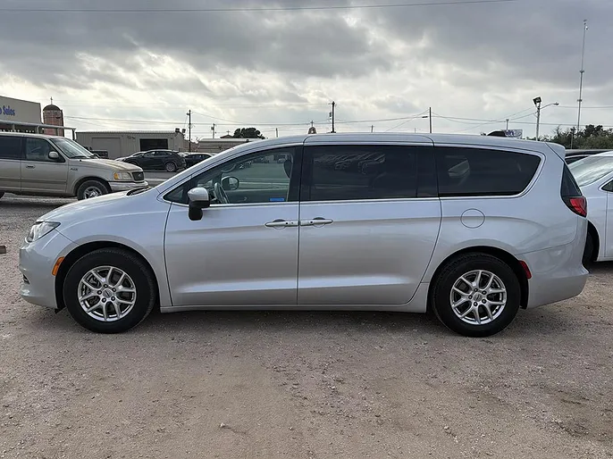 2023 Chrysler Voyager