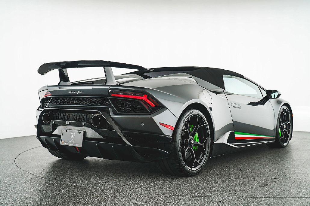 2019 Lamborghini Huracan Performante image 2