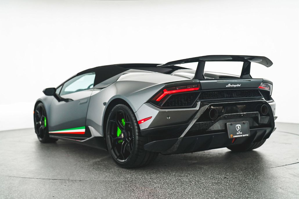 2019 Lamborghini Huracan Performante image 4