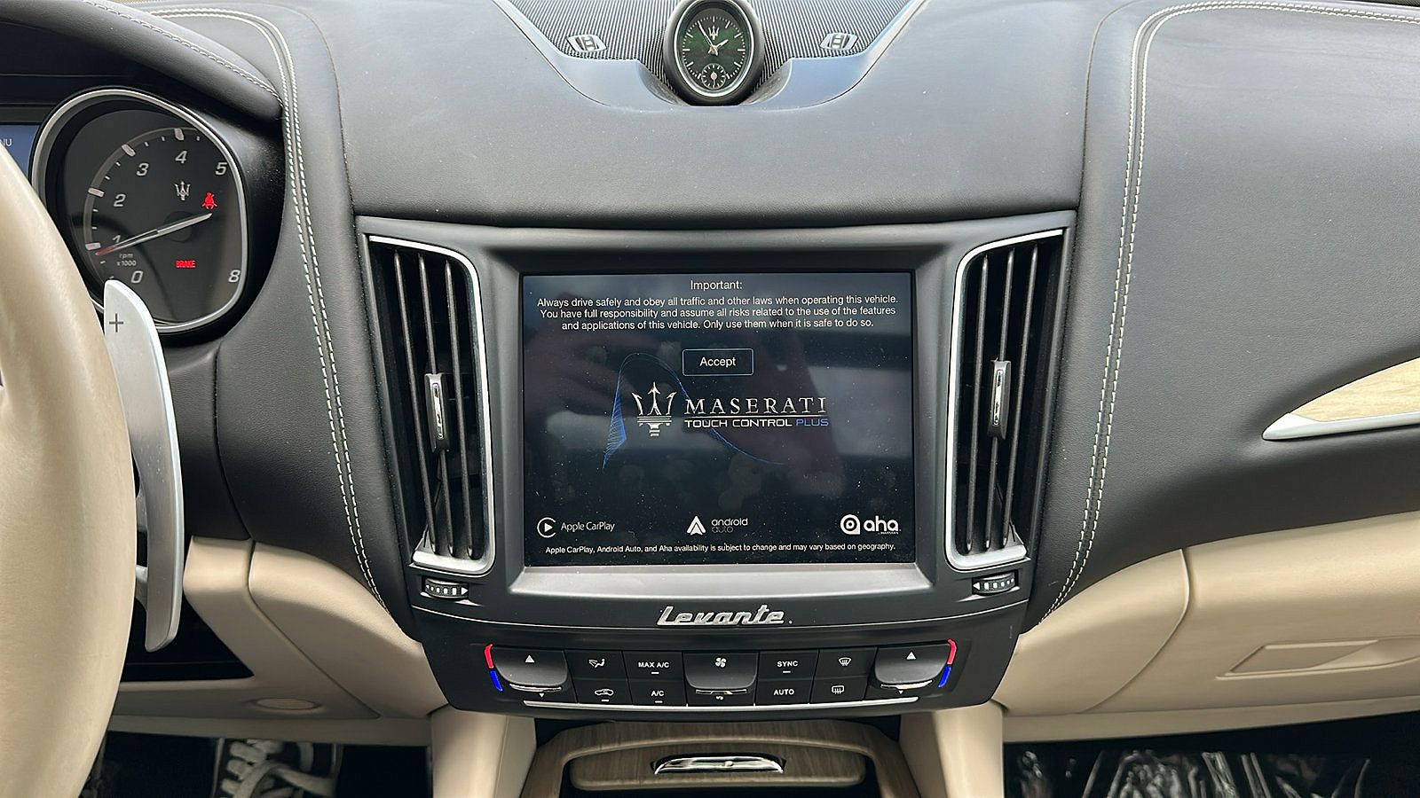 2018 Maserati Levante S image 13