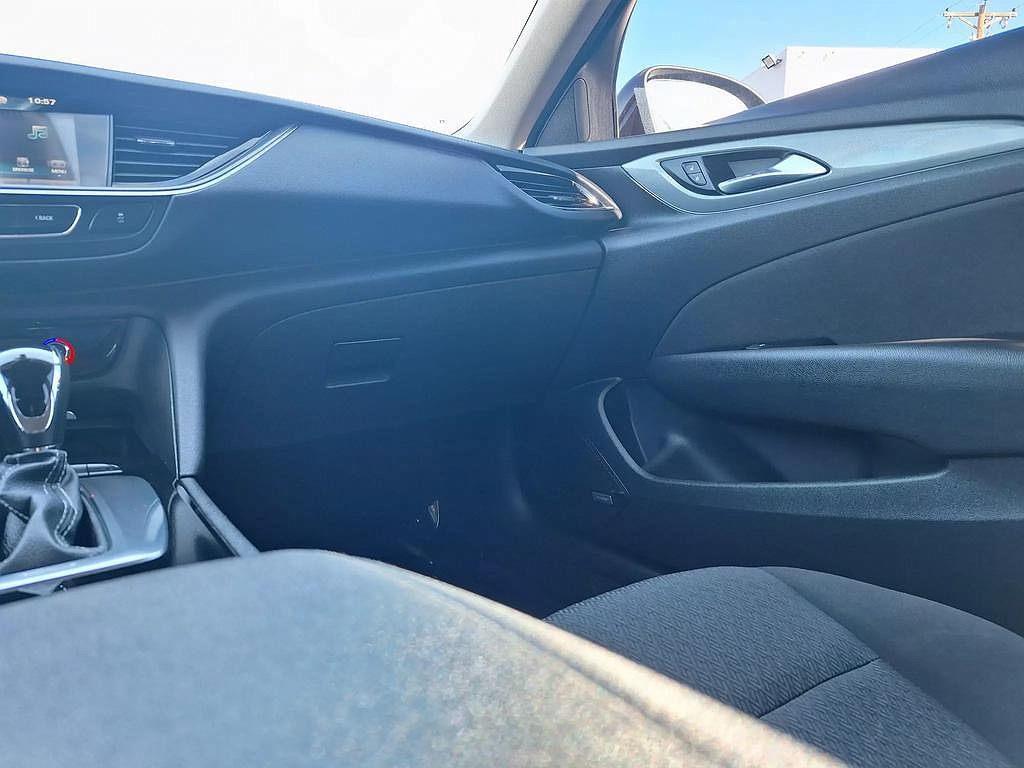 2018 Buick Regal Preferred image 18