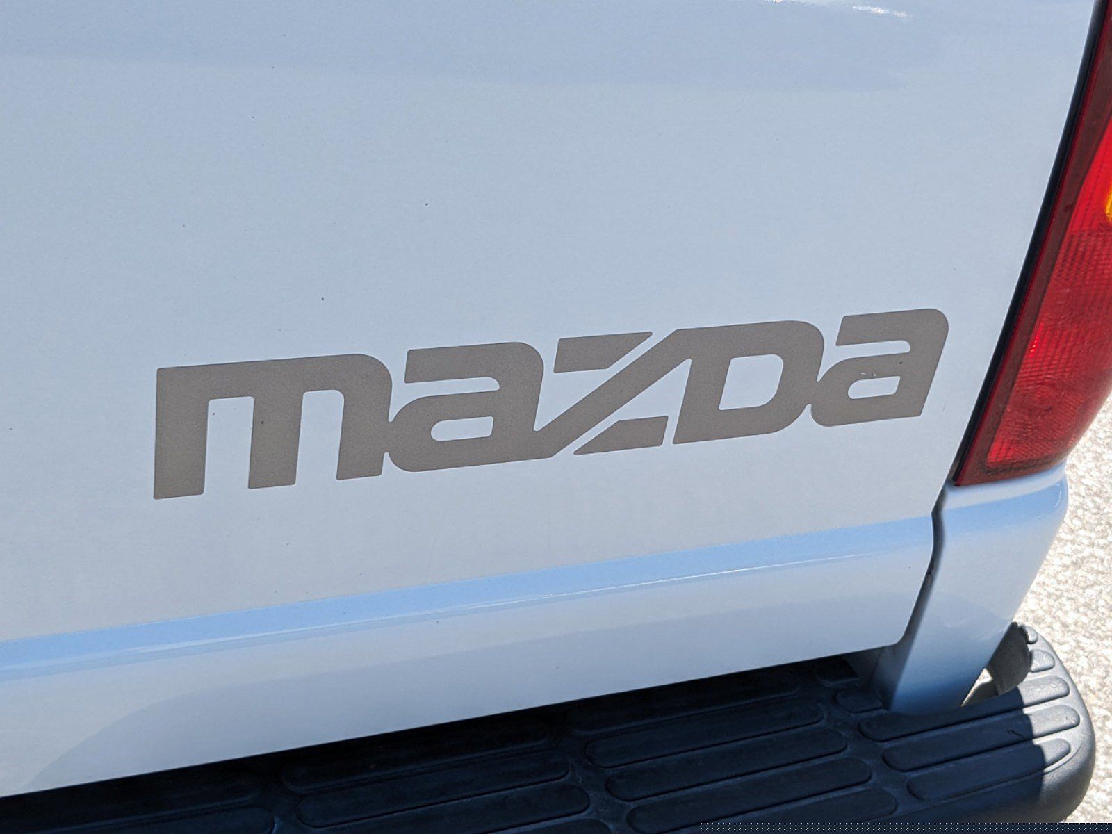 2001 Mazda B-Series B3000 image 13