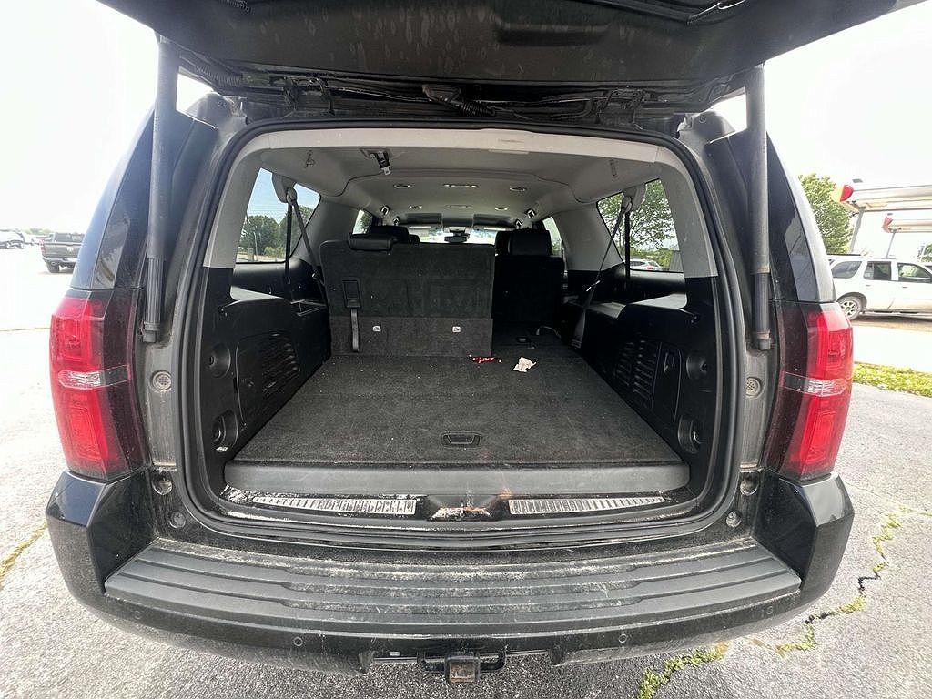 2018 Chevrolet Suburban LT image 4