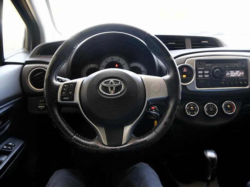 2014 Toyota Yaris SE image 13