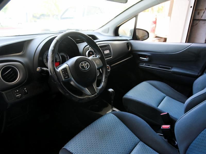 2014 Toyota Yaris SE image 22