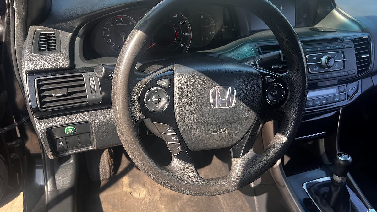2016 Honda Accord LXS image 4