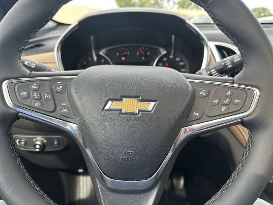 2024 Chevrolet Equinox Premier photo 2