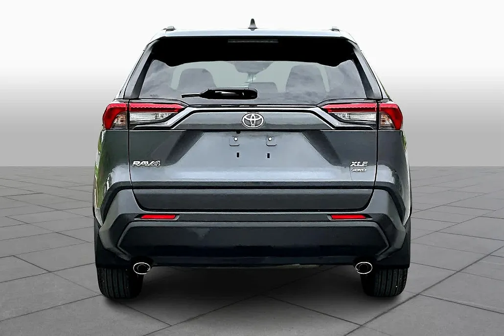 2021 Toyota RAV4 XLE image 3