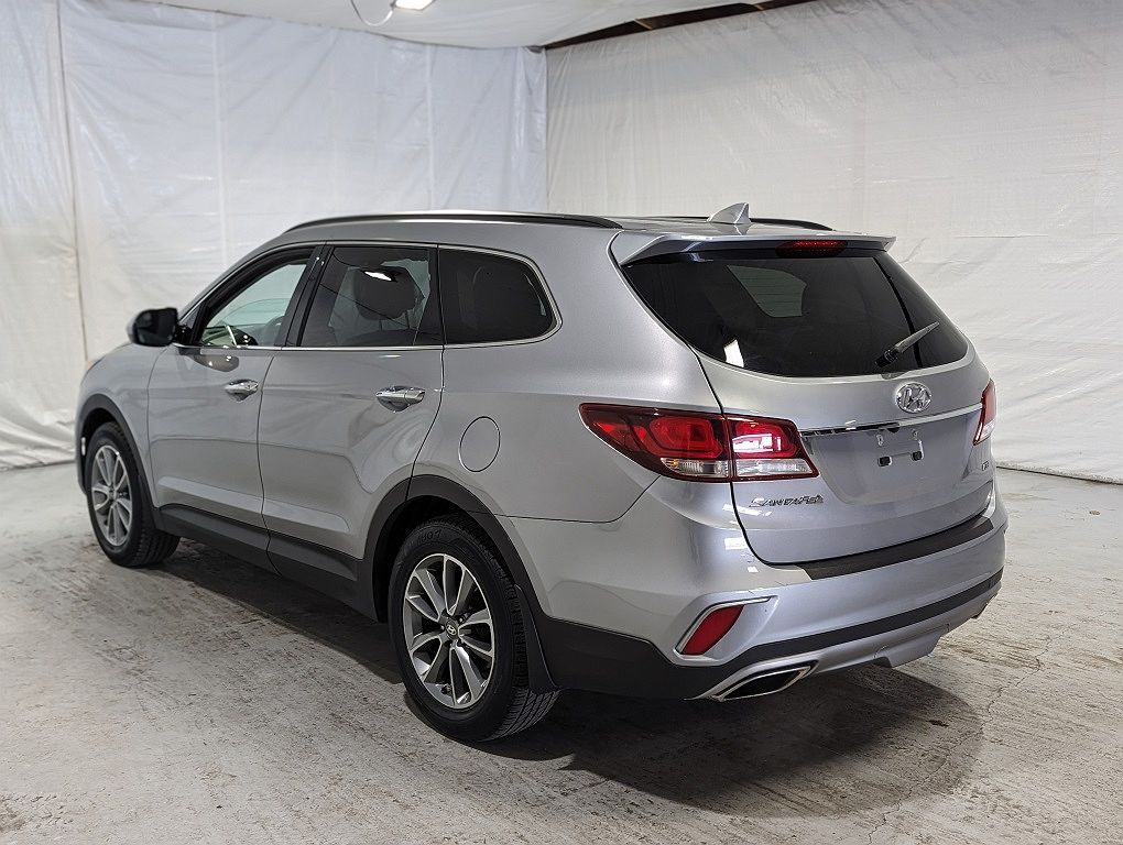 2018 Hyundai Santa Fe SE image 4