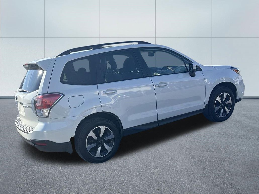 2018 Subaru Forester 2.5i image 4