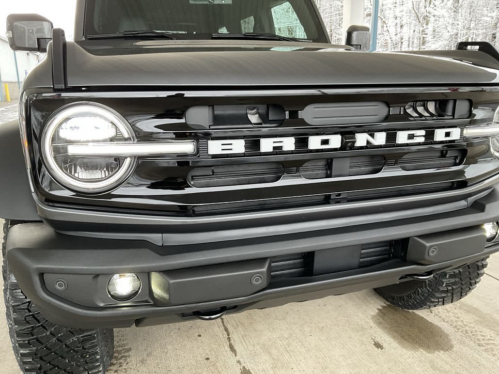 2023 Ford Bronco Outer Banks image 2