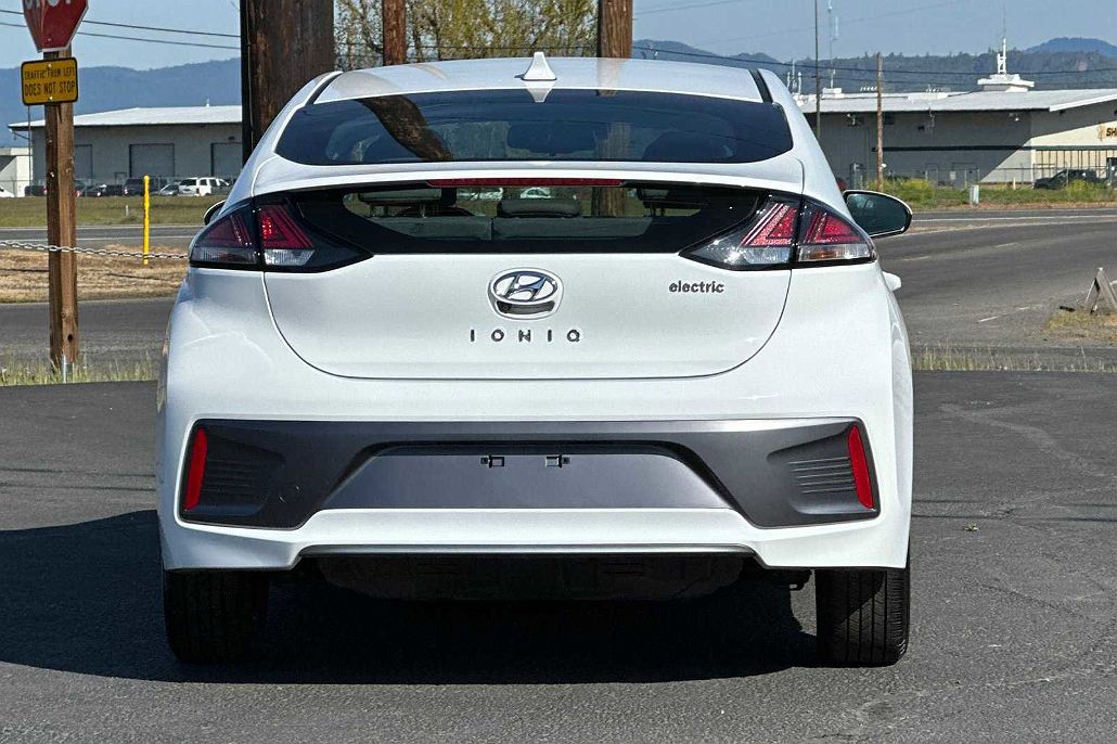 2021 Hyundai Ioniq SE image 4