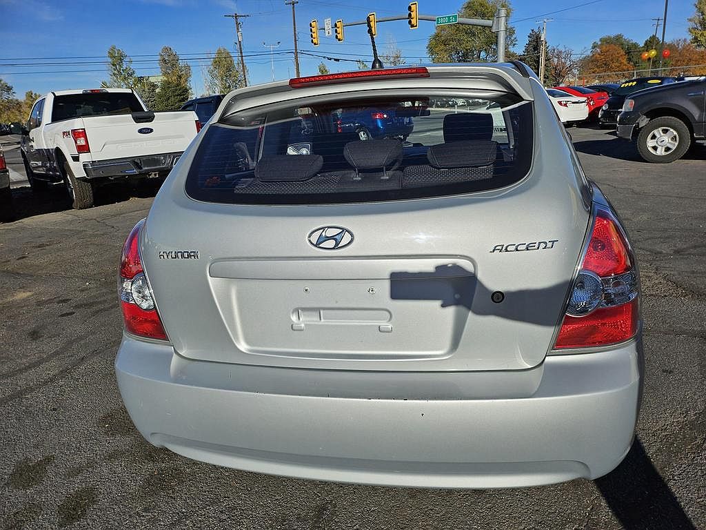 2009 Hyundai Accent GS image 5