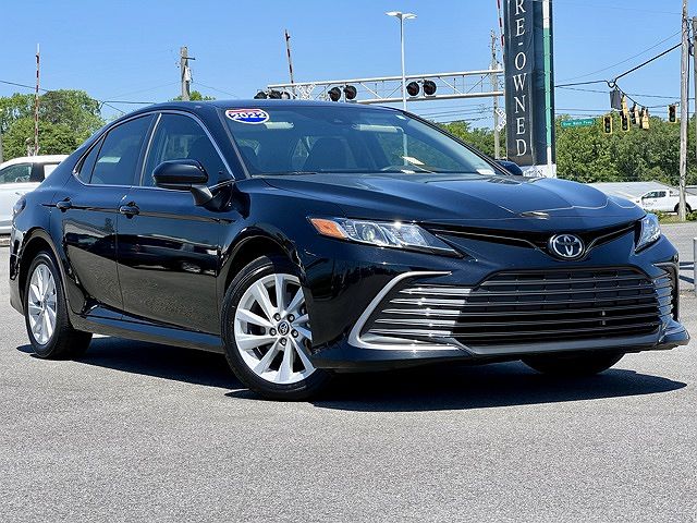 2022 Toyota Camry LE image 1