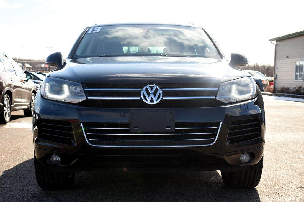 2013 Volkswagen Touareg Luxury image 3