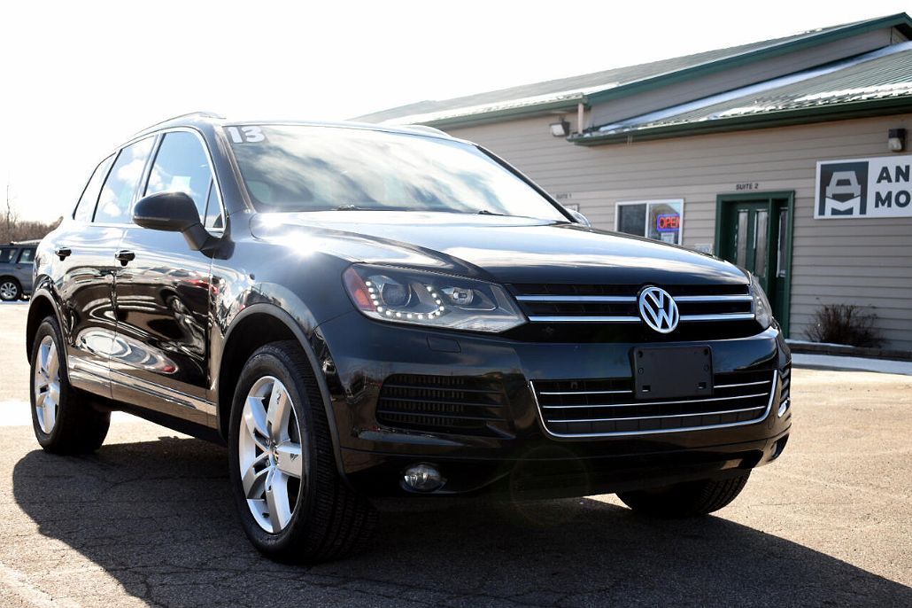 2013 Volkswagen Touareg Luxury image 4