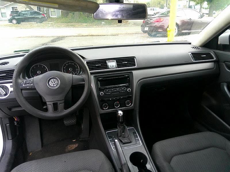 2013 Volkswagen Passat S image 11