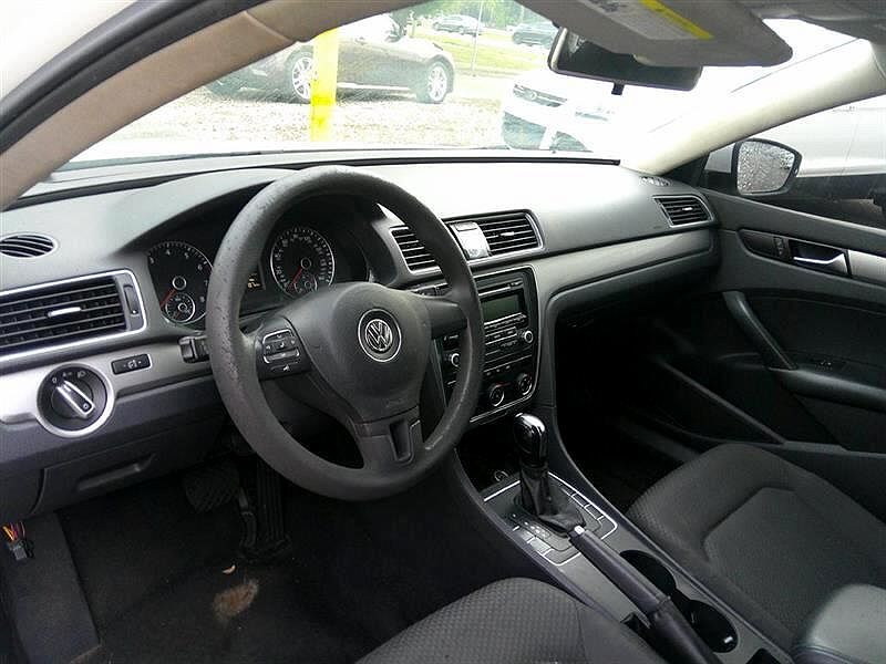 2013 Volkswagen Passat S image 8