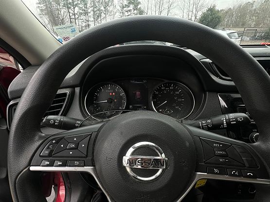 2017 Nissan Rogue S photo 2