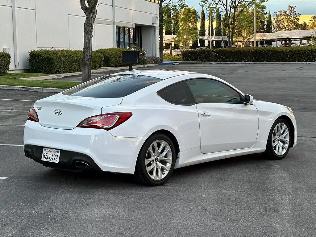 2013 Hyundai Genesis Premium image 5