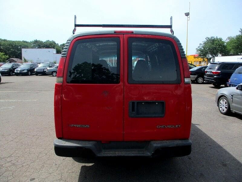 2002 Chevrolet Express 3500 image 4