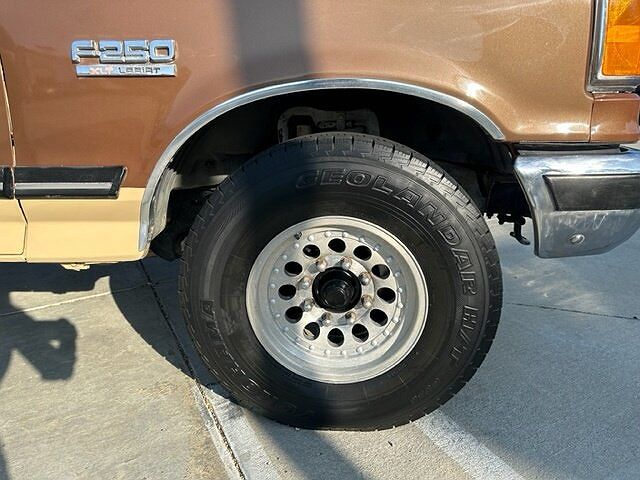 1989 Ford F-250 null image 23