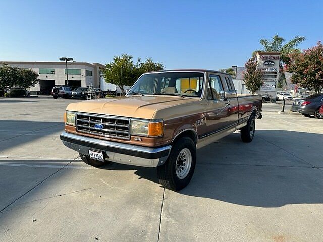 1989 Ford F-250 null image 2
