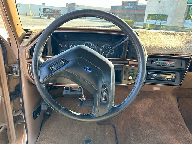1989 Ford F-250 null image 8