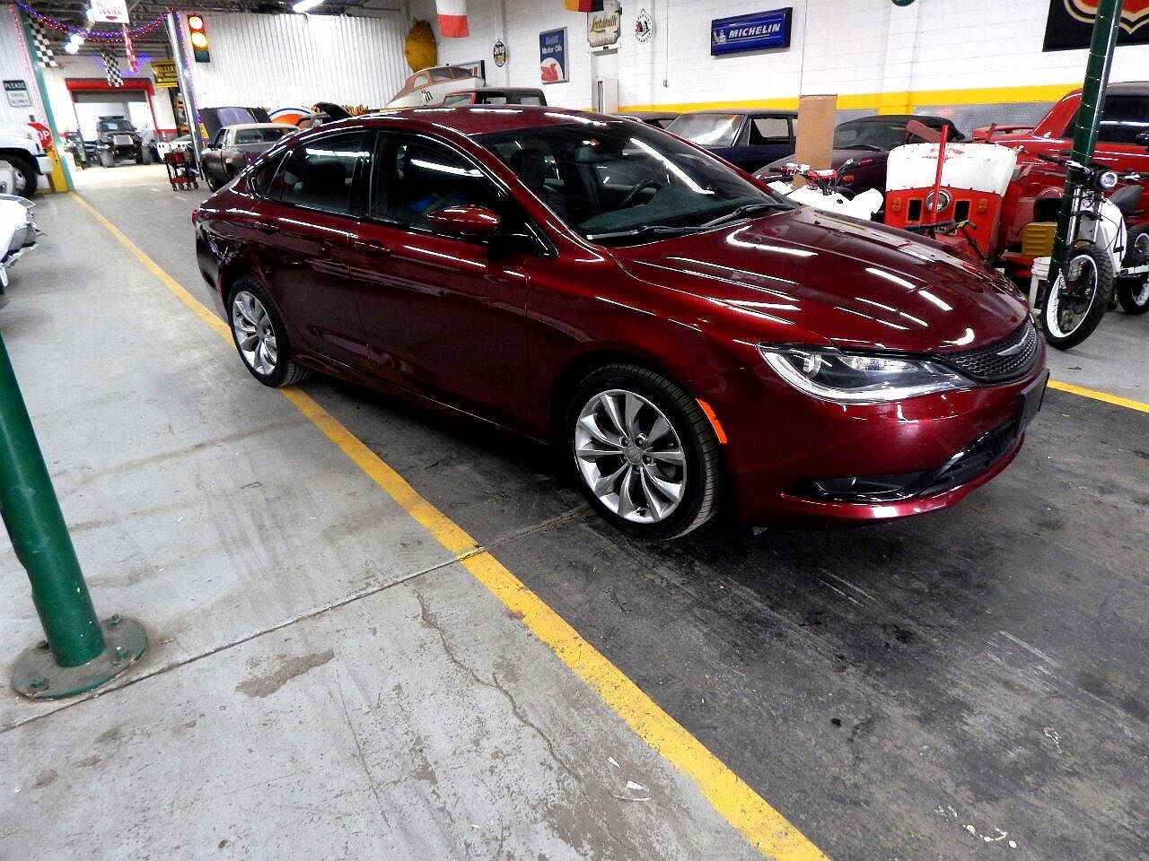 2015 Chrysler 200 S image 4