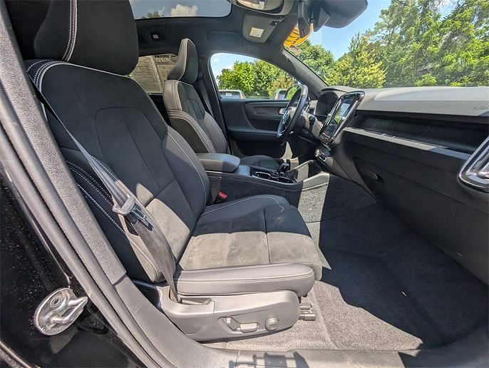 2022 Volvo C40