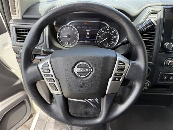 2023 Nissan Titan SV photo 11