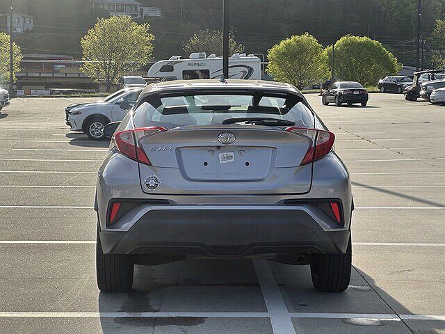 2018 Toyota C-HR XLE image 5