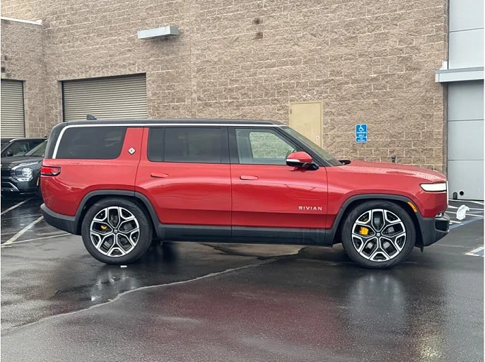 2022 Rivian R1S