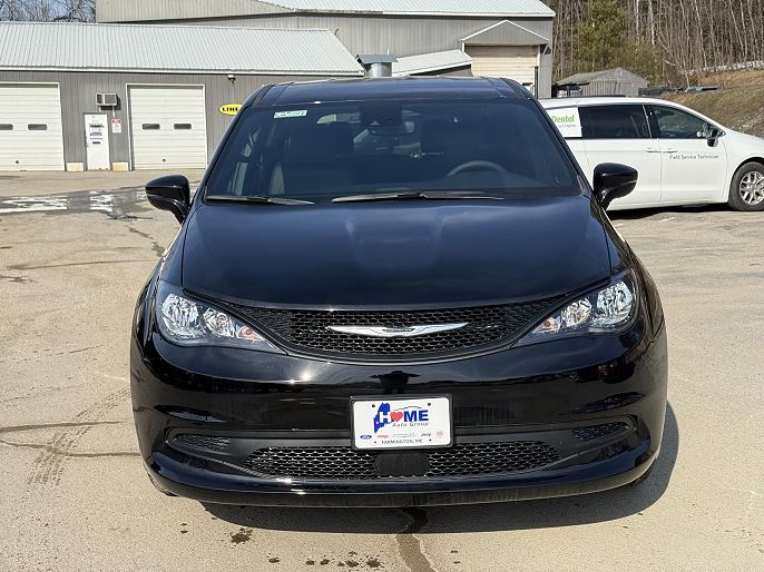 2025 Chrysler Voyager