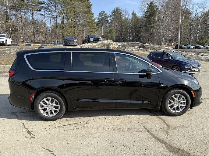 2025 Chrysler Voyager