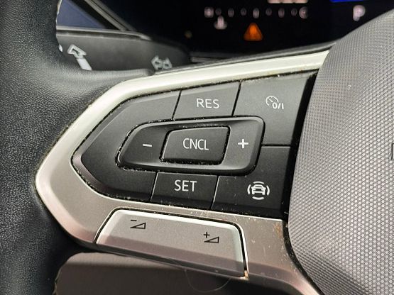 2022 Volkswagen Taos SE photo 11