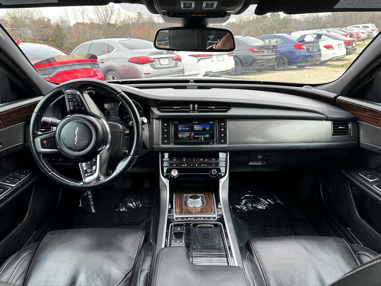 2016 Jaguar XF S image 39