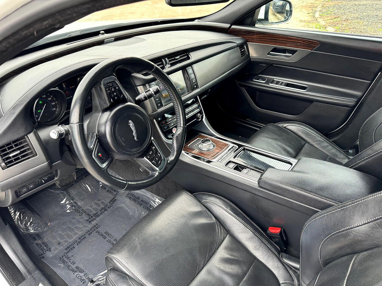 2016 Jaguar XF S image 47
