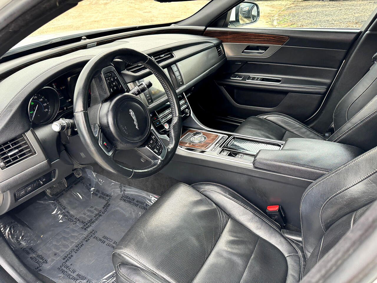 2016 Jaguar XF S image 48