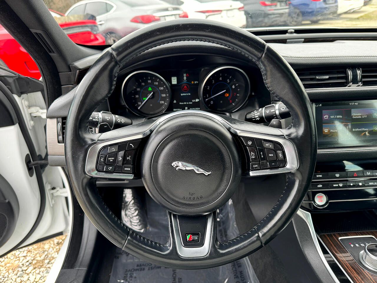 2016 Jaguar XF S image 56