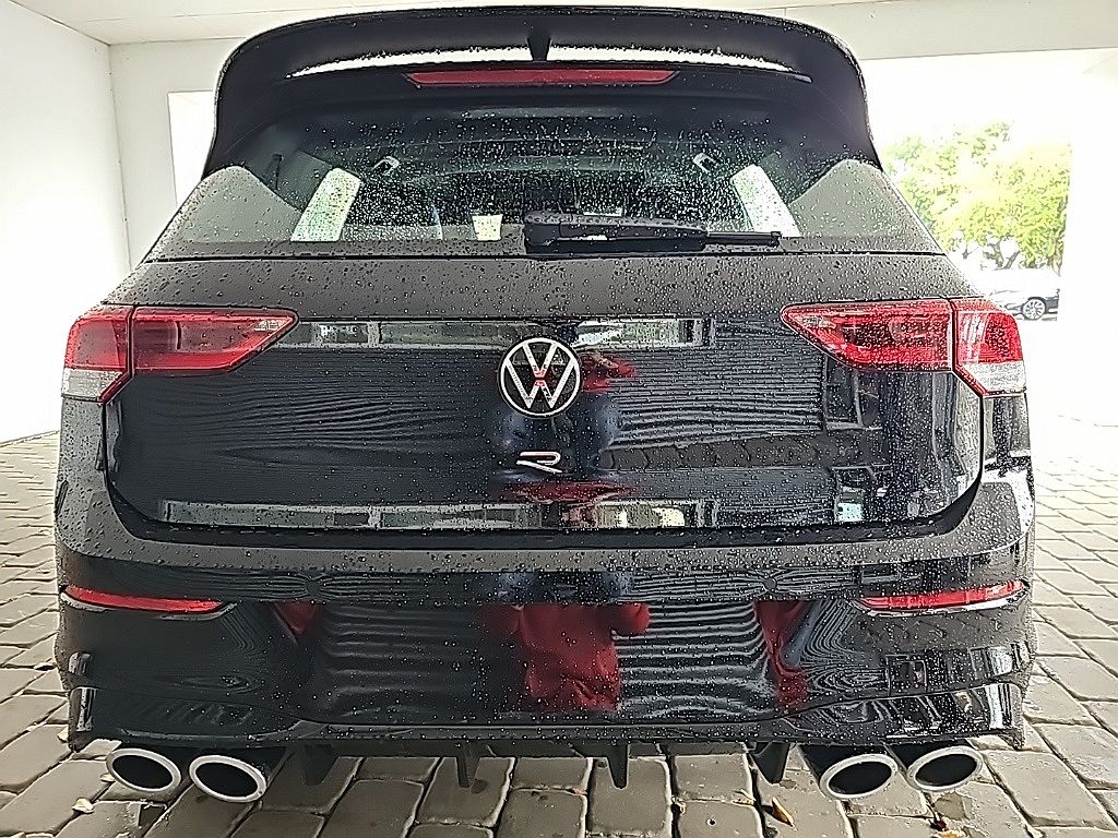 2024 Volkswagen Golf null image 2