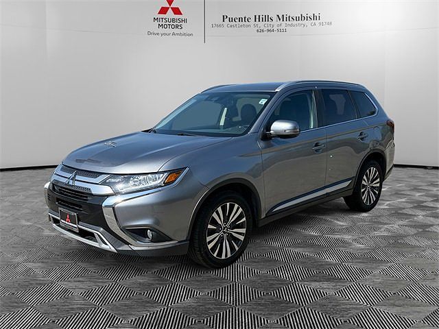 2020 Mitsubishi Outlander photo 2