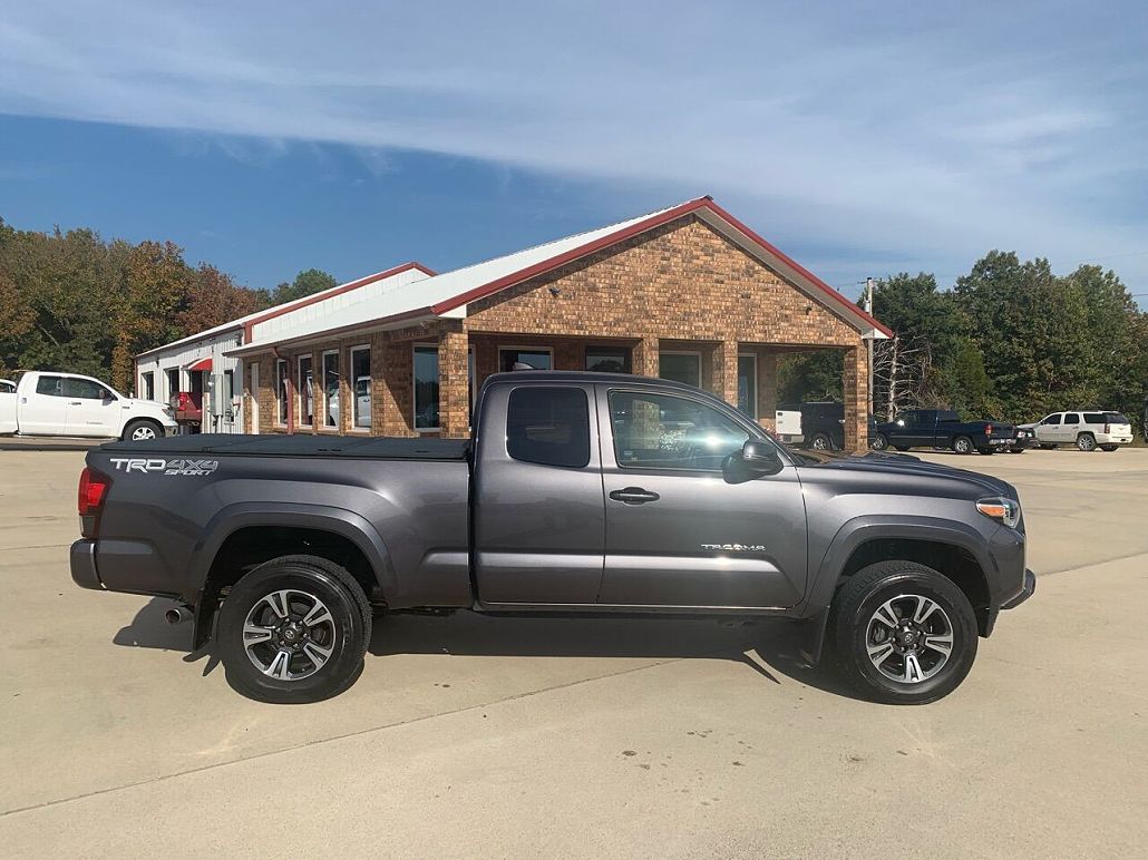 2018 Toyota Tacoma SR5 image 5