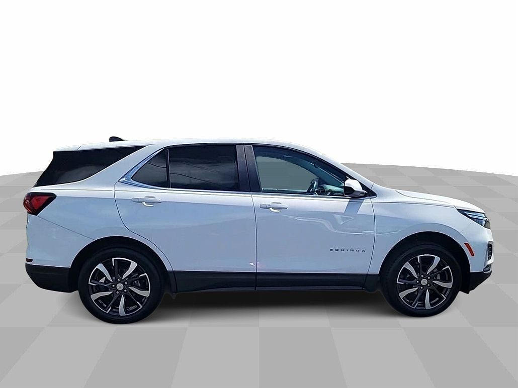 2022 Chevrolet Equinox LT image 1