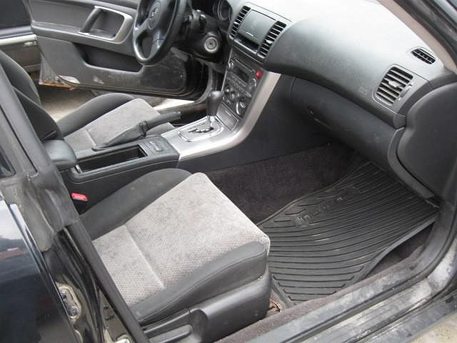 2005 Subaru Outback 2.5i image 13