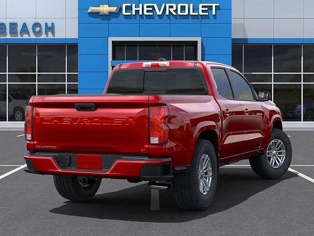 2024 Chevrolet Colorado LT image 3