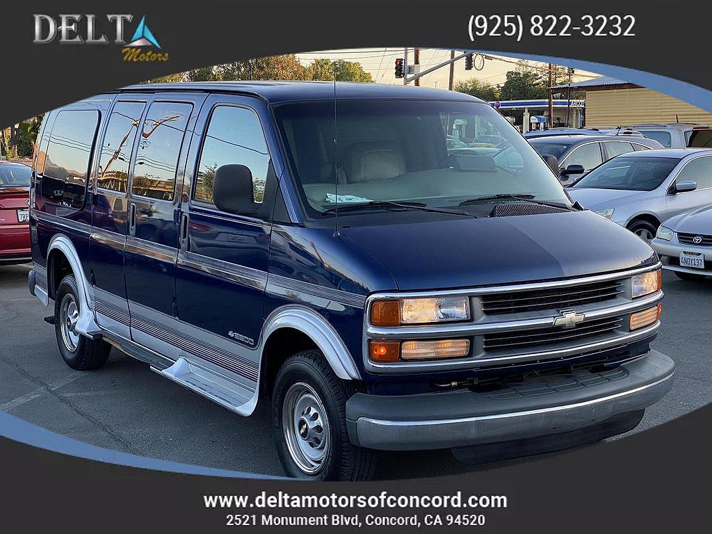 2001 Chevrolet Express 2500 image 0