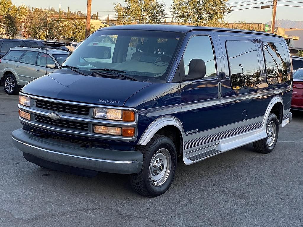 2001 Chevrolet Express 2500 image 6