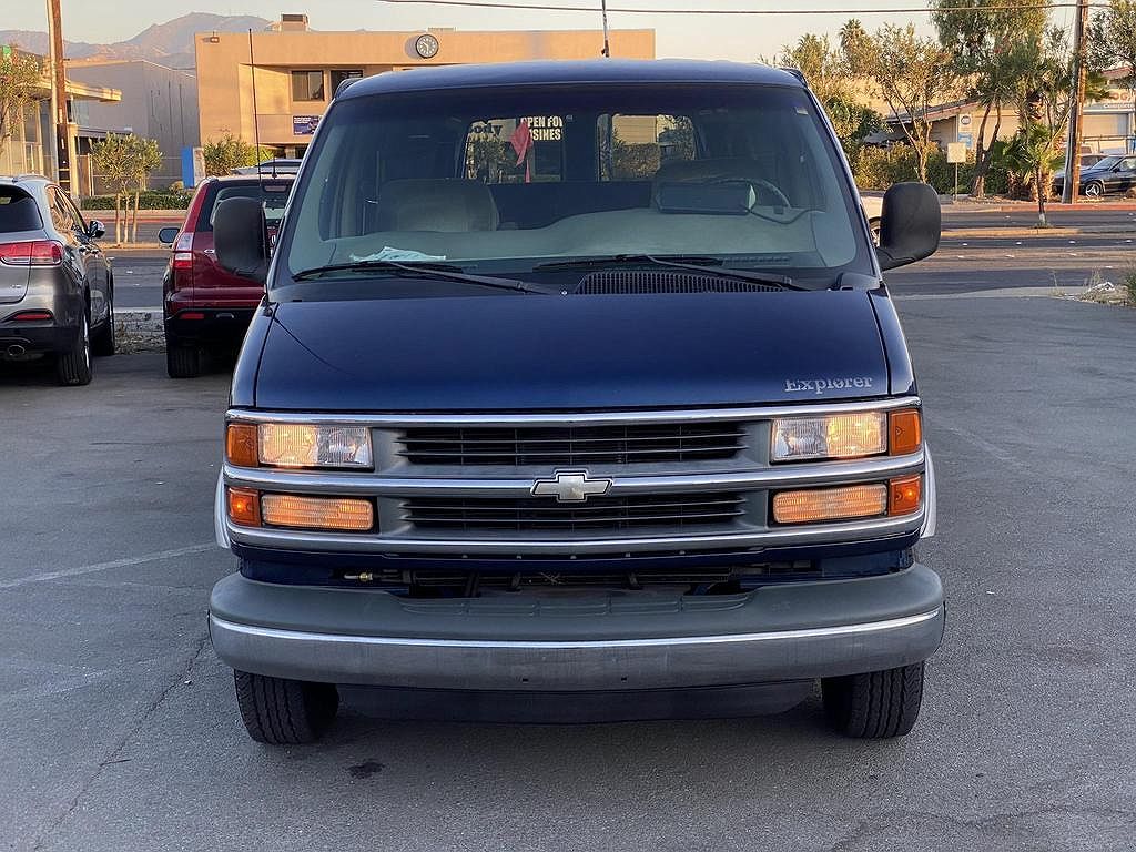 2001 Chevrolet Express 2500 image 7