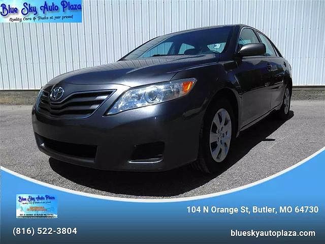 2010 Toyota Camry LE image 0